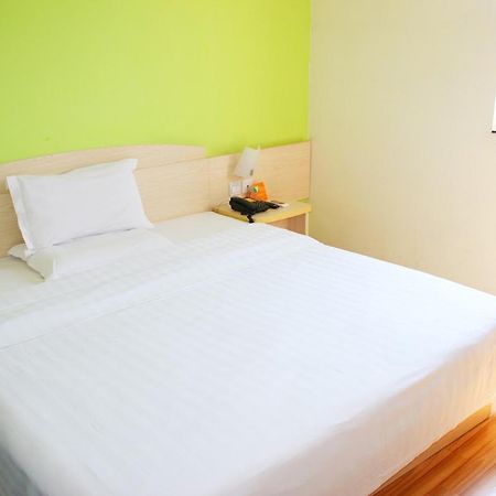 7Days Inn Haikou Hong Kong City Экстерьер фото
