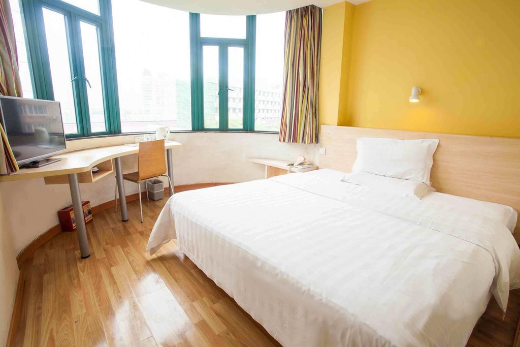 7Days Inn Haikou Hong Kong City Экстерьер фото