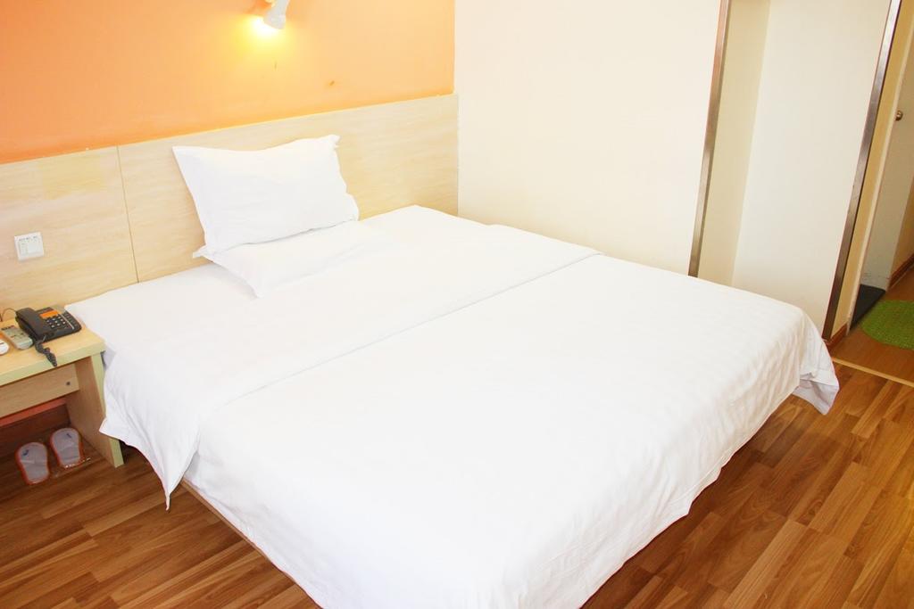 7Days Inn Haikou Hong Kong City Экстерьер фото