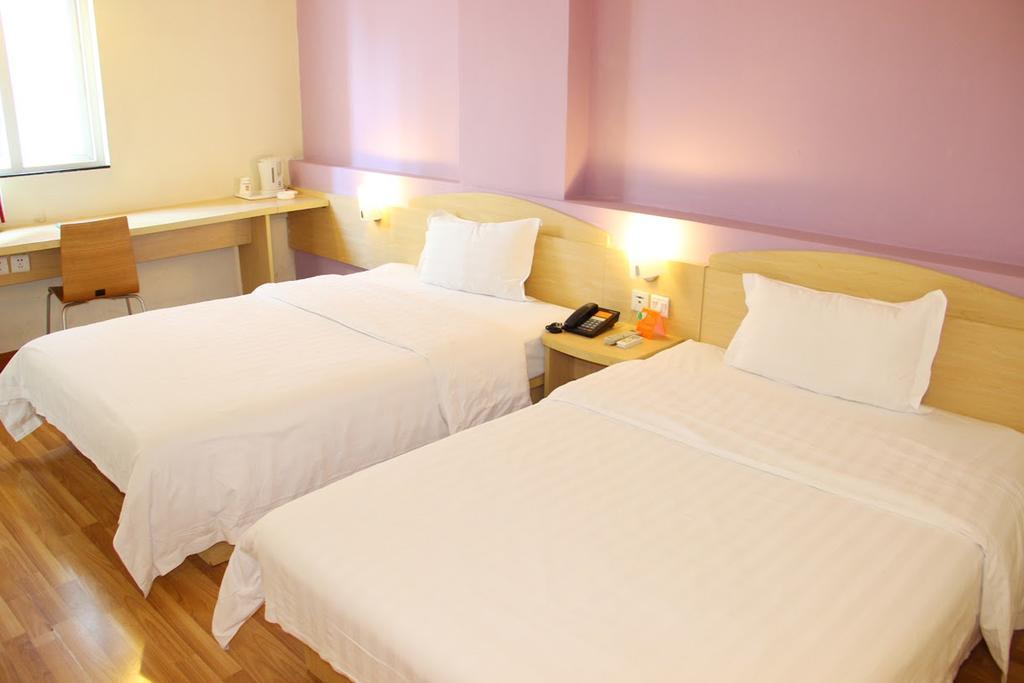 7Days Inn Haikou Hong Kong City Экстерьер фото