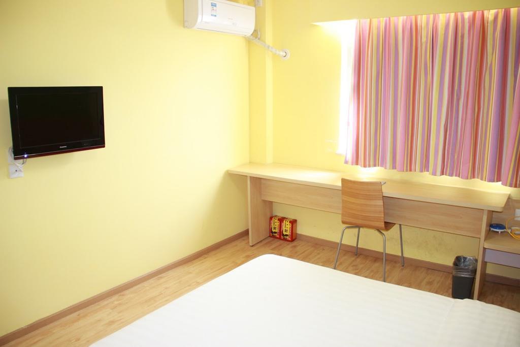 7Days Inn Haikou Hong Kong City Экстерьер фото