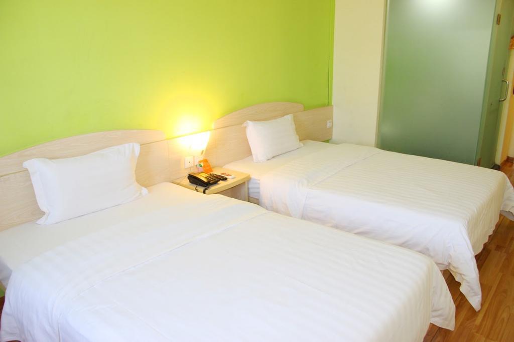 7Days Inn Haikou Hong Kong City Экстерьер фото